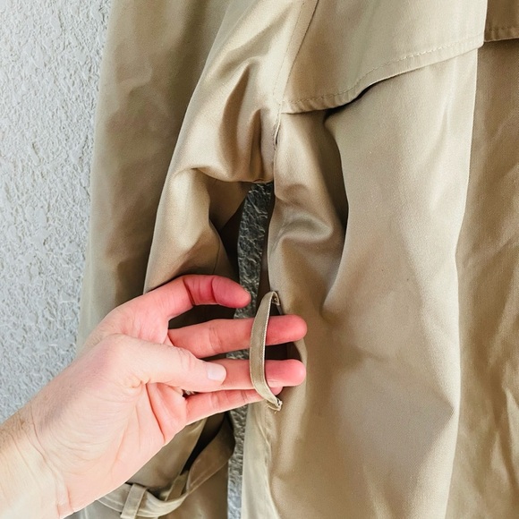 1970s Vintage Trench Coat with Fox Run Lining - Picture 9 of 16